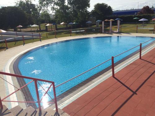 Imagen de la piscina del Camping TAIGA Puerto Santa María. Foto 7