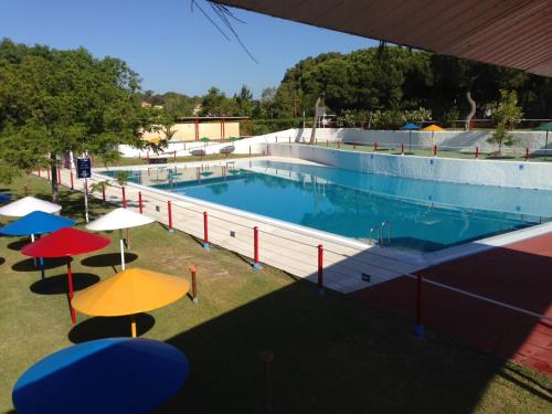Imagen de la piscina del Camping TAIGA Puerto Santa María. Foto 8