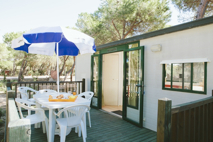 Imagen de los exteriores del Camping Torre Del Porticciolo Villaggio. Foto 14