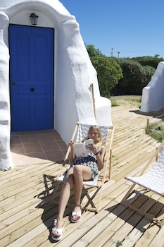 Imagen de los exteriores del Camping Tres Estrellas Barcelona by HolaCamp. Foto 14