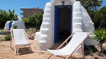 Imagen de los exteriores del Camping Tres Estrellas Barcelona by HolaCamp. Foto 15