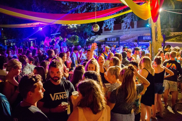 Imagen de los exteriores del Camping Valencia Festival Camping. Foto 3