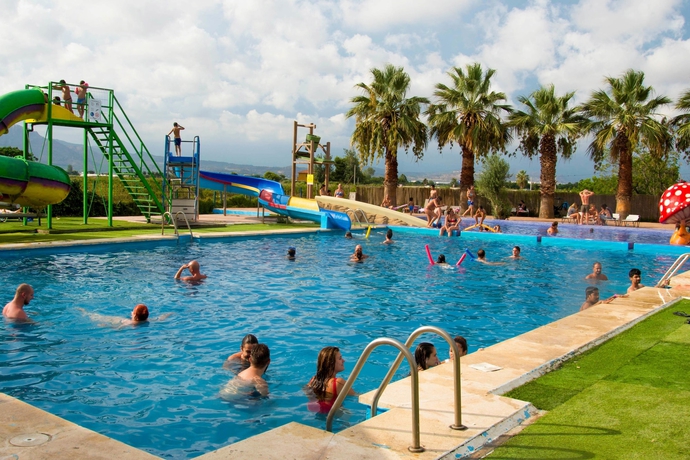Imagen de la piscina del Camping Valencia Festival Camping. Foto 8