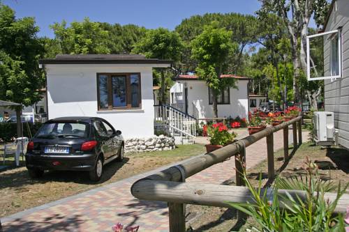 Imagen de los exteriores del Camping Vela Blu Village. Foto 4