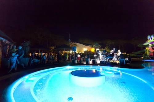 Imagen de la piscina del Camping Vela Blu Village. Foto 12