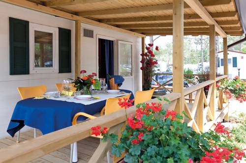 Imagen de los exteriores del Camping Vela Blu Village. Foto 6