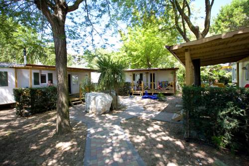 Imagen de los exteriores del Camping Vela Blu Village. Foto 7