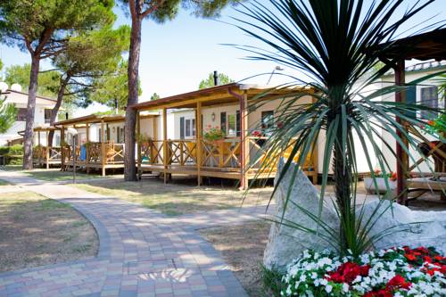 Imagen de los exteriores del Camping Vela Blu Village. Foto 8