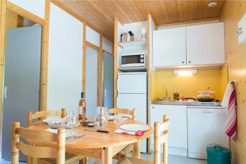 Imagen de la habitación del Camping Village De G&icirc;tes Des Chalets Du Du Golf. Foto 4