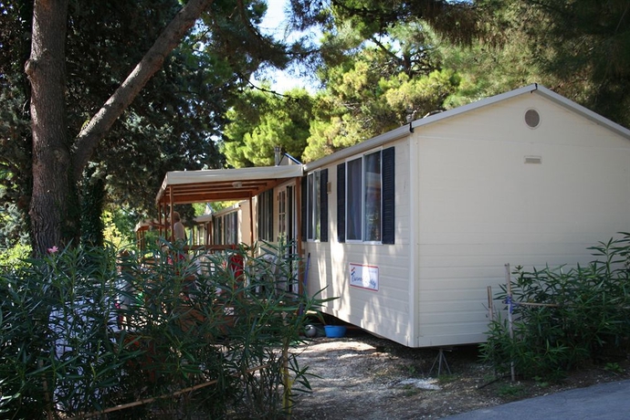 Imagen de los exteriores del Camping Village Green Garden. Foto 3