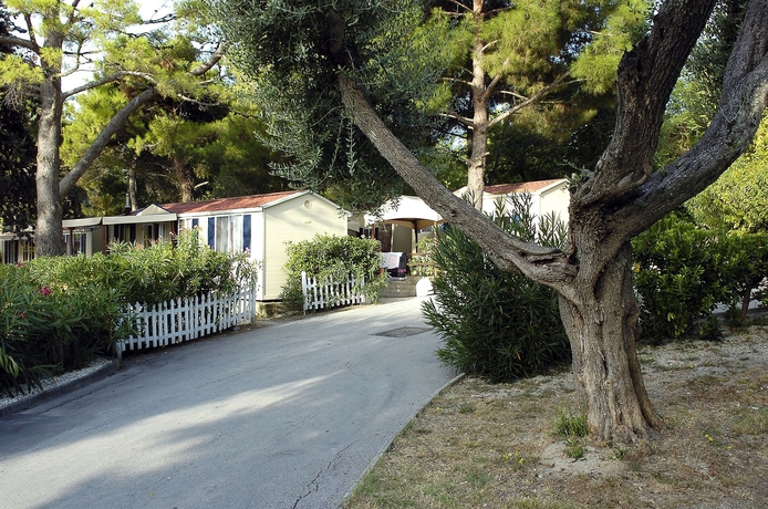 Imagen de los exteriores del Camping Village Green Garden. Foto 4