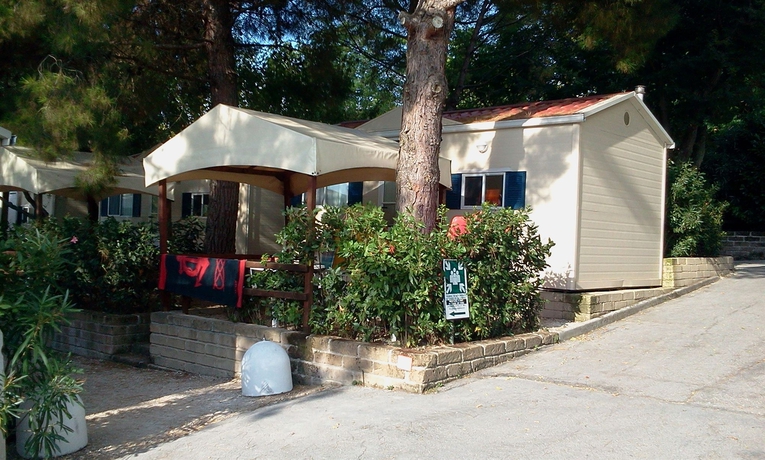 Imagen de los exteriores del Camping Village Green Garden. Foto 6