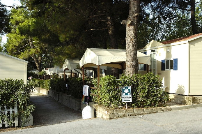 Imagen de los exteriores del Camping Village Green Garden. Foto 7