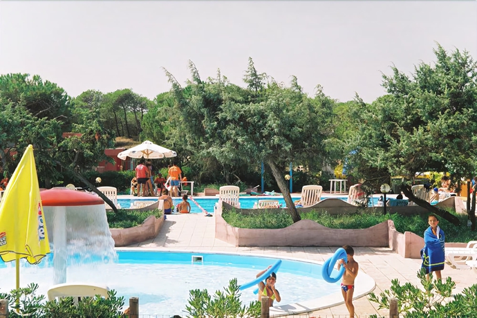 Imagen de la piscina del Camping Village Li Nibari. Foto 16