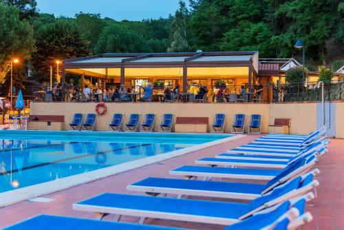 Imagen de la piscina del Camping Village Mugello Verde. Foto 10