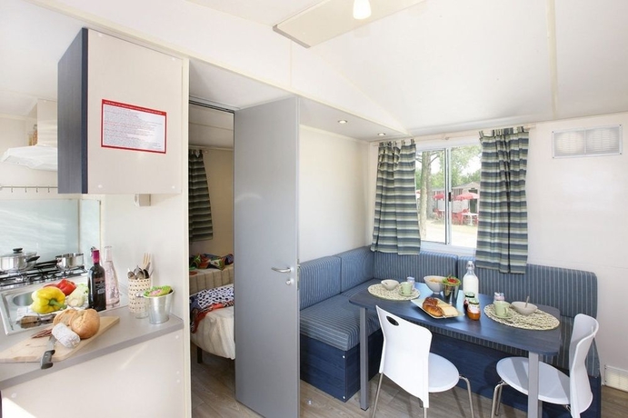 Imagen de los interiores del Camping Village Parco Della Gallinara. Foto 9