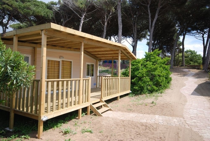 Imagen de los exteriores del Camping Village Parco Della Gallinara. Foto 4