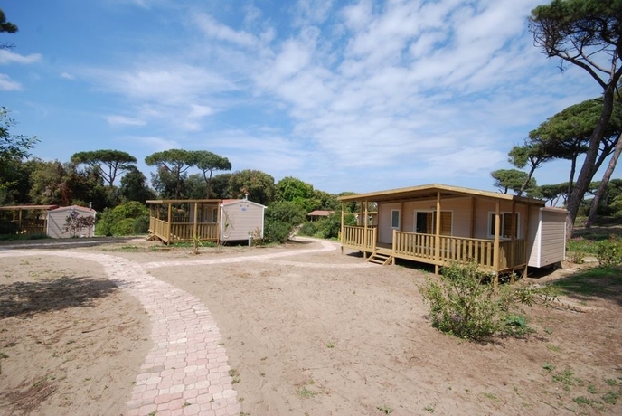 Imagen de los exteriores del Camping Village Parco Della Gallinara. Foto 6