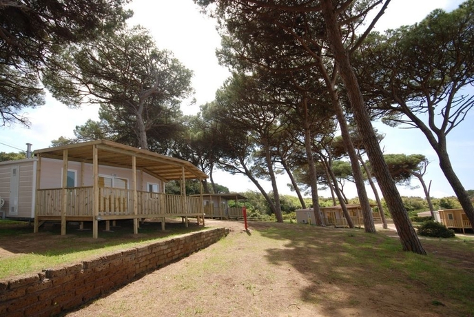 Imagen de los exteriores del Camping Village Parco Della Gallinara. Foto 7