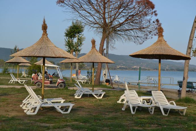 Imagen de los exteriores del Camping Village Punta Navaccia. Foto 17