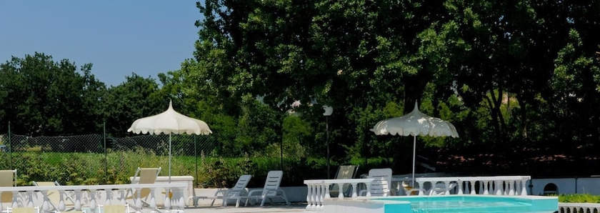 Imagen de la piscina del Camping Village Riviera. Foto 16