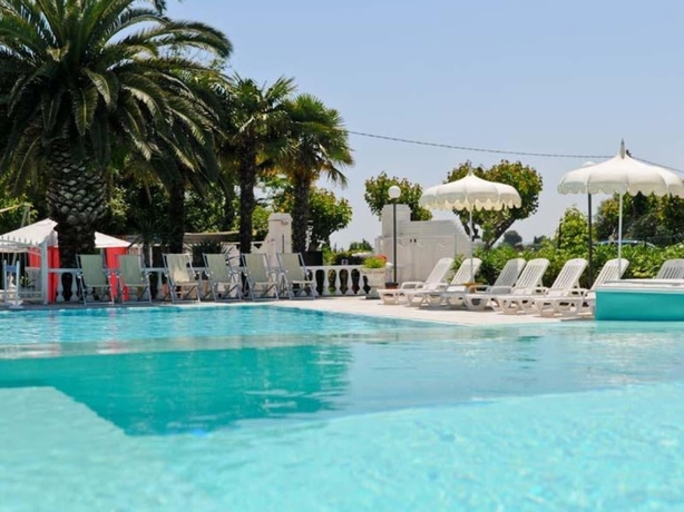 Imagen de la piscina del Camping Village Riviera. Foto 17