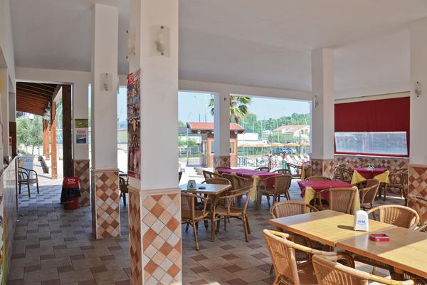 Imagen del bar/restaurante del Camping Village San Pablo. Foto 4