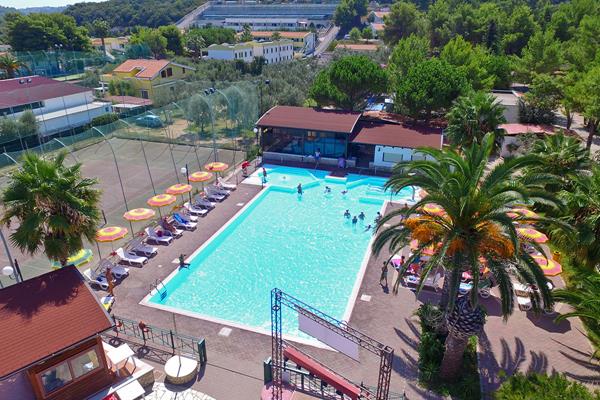 Imagen de la piscina del Camping Village San Pablo. Foto 6