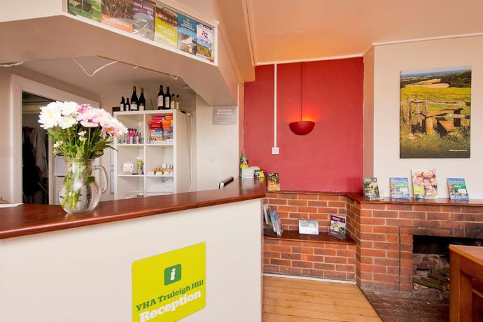Imagen de los interiores del Camping YHA Truleigh Hill - Hostel. Foto 19
