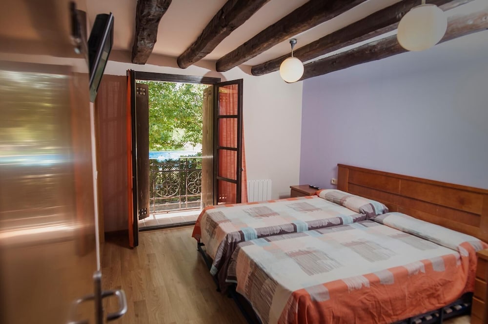 Imagen de la habitación del Camping and Bungalows Ligüerre de Cinca. Foto 4