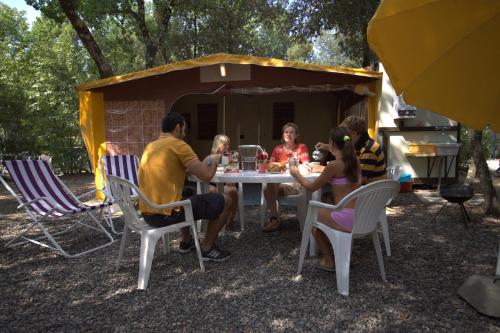 Imagen de la habitación del Camping hu Montescudaio village. Foto 7