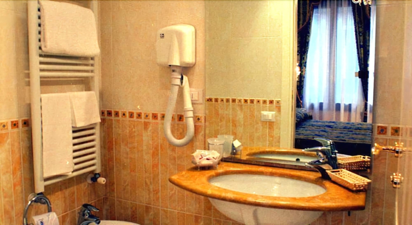 Imagen de la habitación del Casa de Huéspedes AFFITTACAMERE CASA PISANI CANAL. Foto 4