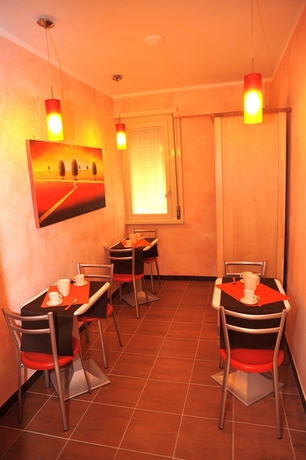 Imagen del bar/restaurante del Casa de Huéspedes Bandb Alba Domus Roma. Foto 2