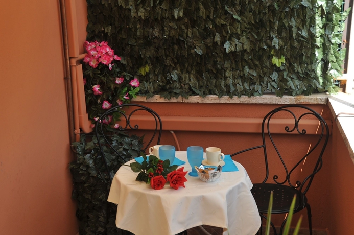 Imagen de los exteriores del Casa de Huéspedes Bandb Alba Domus Roma. Foto 14