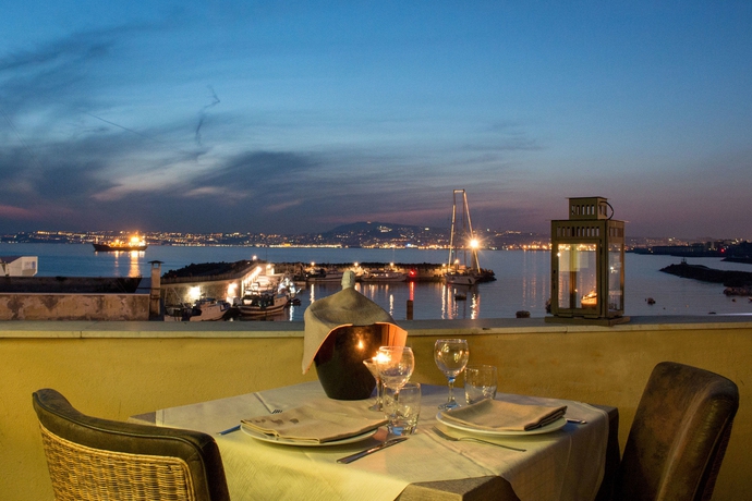 Imagen del bar/restaurante del Casa de Huéspedes Bayard B&B - Portici. Foto 2