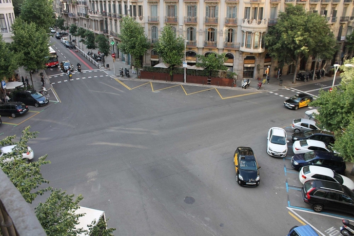 Imagen de los exteriores del Casa de Huéspedes Bruc and Bruc Barcelona. Foto 10