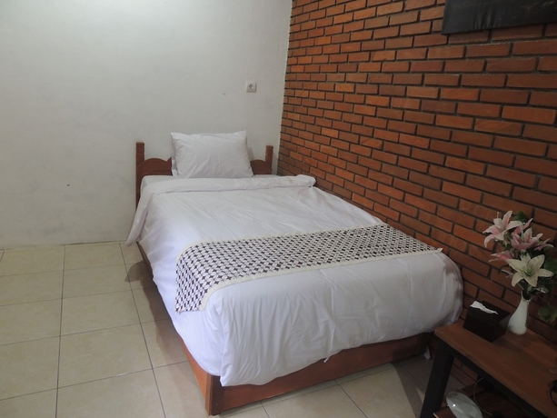 Imagen de la habitación del Casa de Huéspedes Dalem Sudarno Syariah by Ndalem Beong. Foto 8