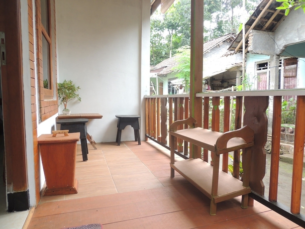 Imagen de los interiores del Casa de Huéspedes Dalem Sudarno Syariah by Ndalem Beong. Foto 16