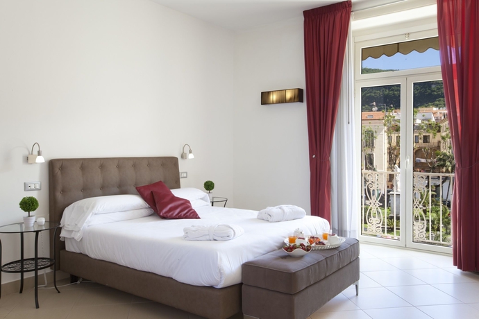 Imagen de la habitación del Casa de Huéspedes La Piazzetta, Sorrento. Foto 11