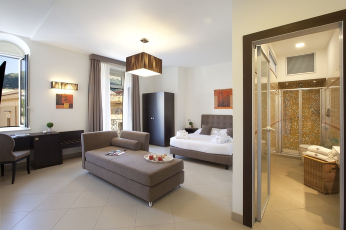 Imagen de la habitación del Casa de Huéspedes La Piazzetta, Sorrento. Foto 12