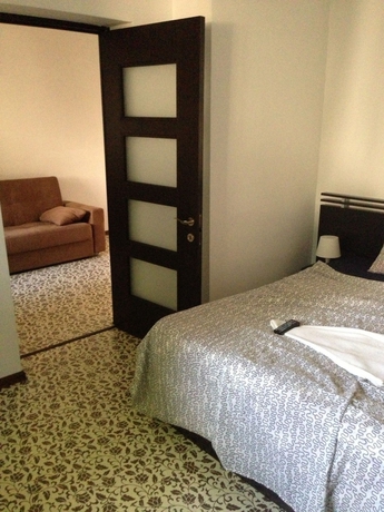 Imagen de la habitación del Casa de Huéspedes La Vila Maria, Bucarest. Foto 10