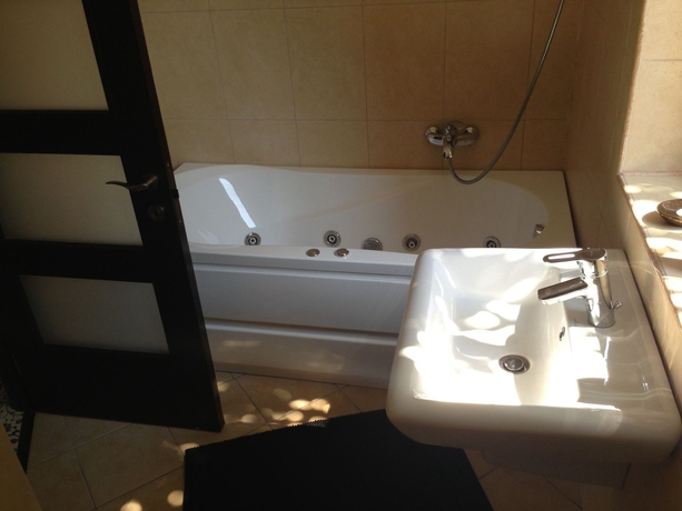 Imagen de la habitación del Casa de Huéspedes La Vila Maria, Bucarest. Foto 11