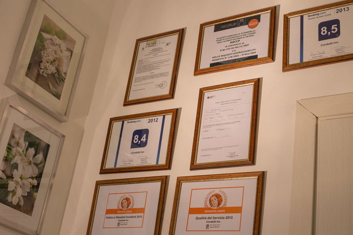 Imagen de los interiores del Casa de Huéspedes Magenta Collection Cancello. Foto 16