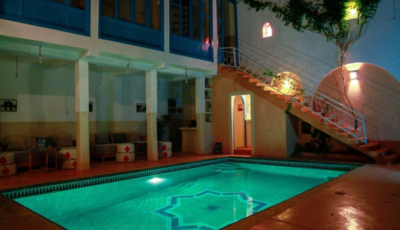 Imagen de la piscina del Casa de Huéspedes Maison D'h&ocirc;tes Dar Farhana. Foto 19