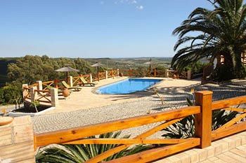 Imagen de la piscina del Casa de Huéspedes Monte Da Bravura Green Resort. Foto 15