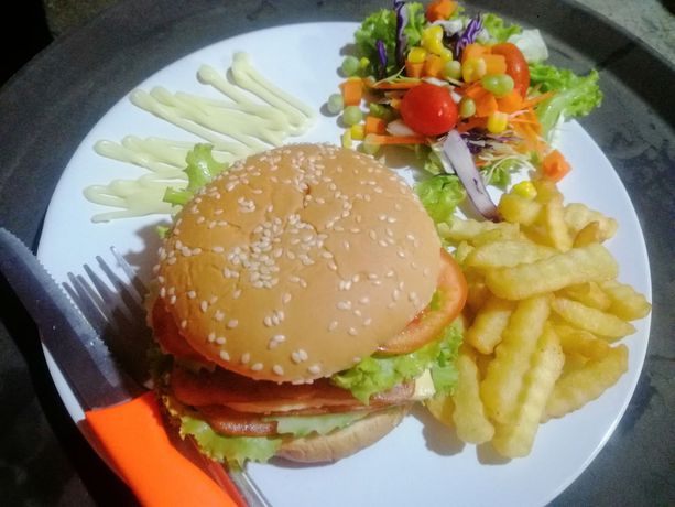 Imagen del bar/restaurante del Casa de Huéspedes Mookboonchu Guesthouse ,Kohmook Trang. Foto 2