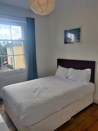 Imagen general del Casa de Huéspedes No 3 Georgian Shared House - By Clifton Short Lets. Foto 4