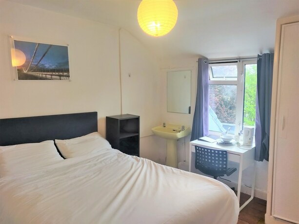 Imagen de la habitación del Casa de Huéspedes No 3 Georgian Shared House - By Clifton Short Lets. Foto 19