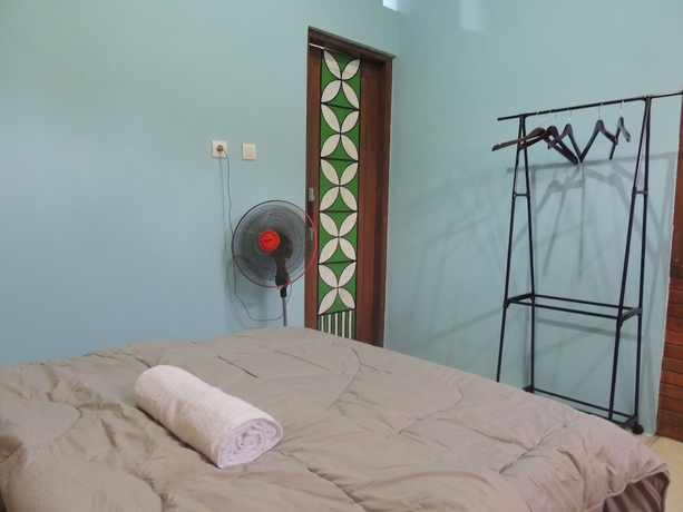 Imagen de la habitación del Casa de Huéspedes Penginapan Wardi Syariah Borobudur by Ndalem Beong. Foto 3