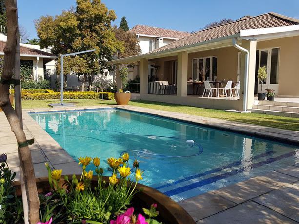 Imagen de la piscina del Casa de Huéspedes Q On First. Foto 13